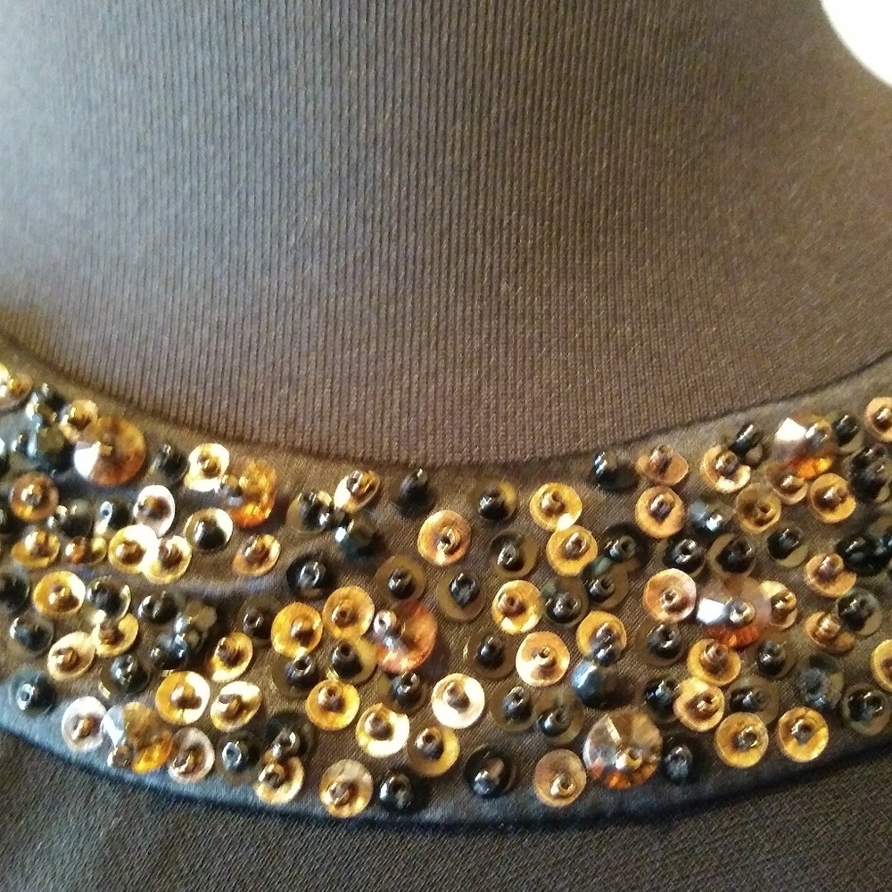 Little black dress/ embellishments around neck - Picture 3 of 5